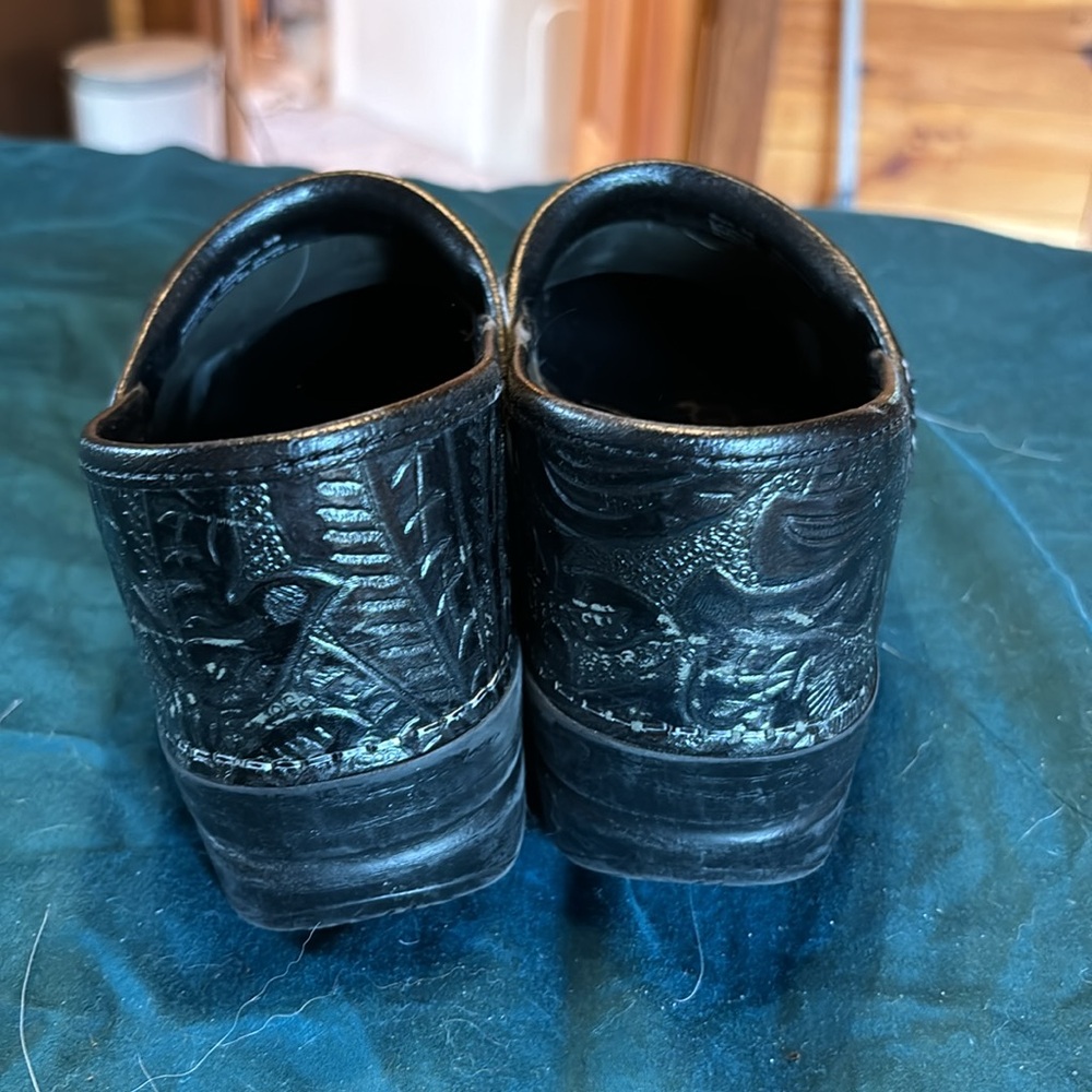 Dansko Size 38 Black Pattern Clogs. - image 2